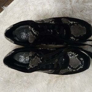 GC 9 BLACK WHITE SNAKE SKIN